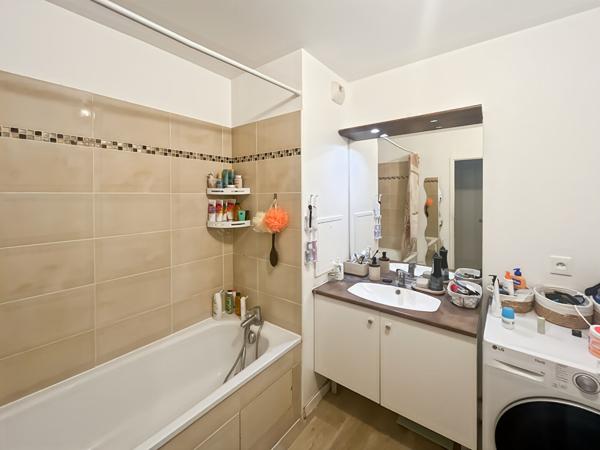 CERGY (Hauts-de-Cergy) ? T4 récent de 80 m² soigné avec bel extérieur et 2 parkings