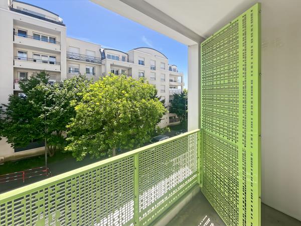 CERGY (Hauts-de-Cergy) ? T4 récent de 80 m² soigné avec bel extérieur et 2 parkings