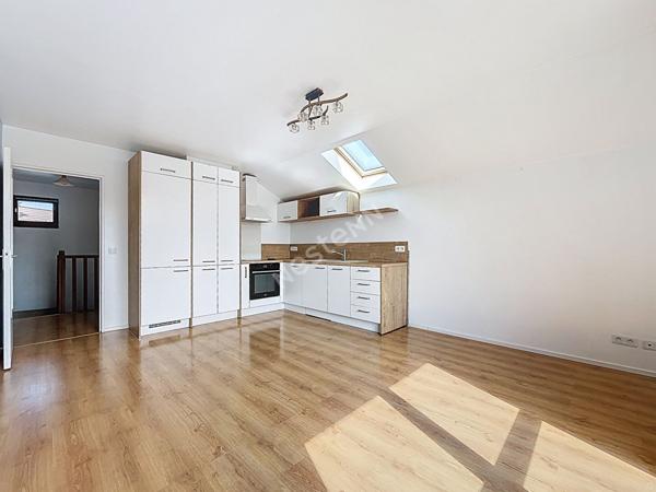 Appartement 4 pièces en duplex de 70 m² au sol, avec balcon, cellier et garage à vendre sur Annecy (Meythet)