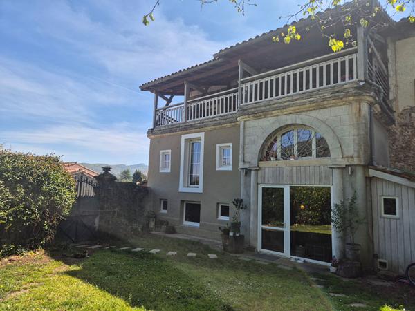 Maison de caractère T8 de 211 m² sur terrain de 948 m² avec piscine Loubieres
