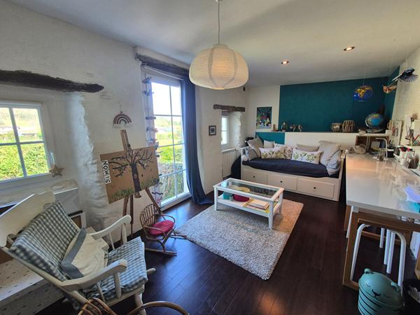 Maison de caractère T8 de 211 m² sur terrain de 948 m² avec piscine Loubieres