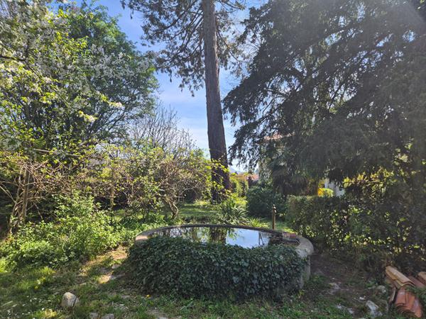Maison de caractère T8 de 211 m² sur terrain de 948 m² avec piscine Loubieres