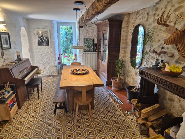 Maison de caractère T8 de 211 m² sur terrain de 948 m² avec piscine Loubieres