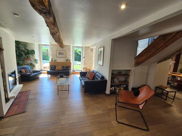 Maison de caractère T8 de 211 m² sur terrain de 948 m² avec piscine Loubieres