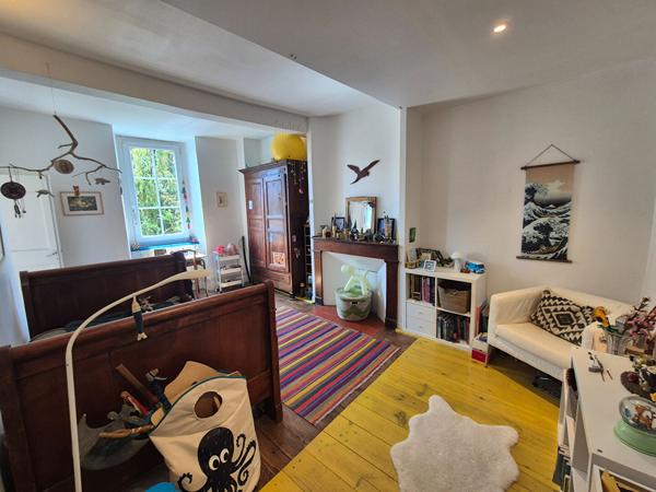 Maison de caractère T8 de 211 m² sur terrain de 948 m² avec piscine Loubieres