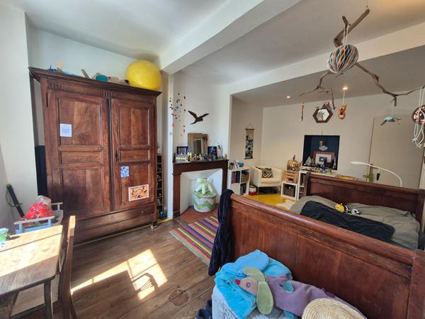 Maison de caractère T8 de 211 m² sur terrain de 948 m² avec piscine Loubieres
