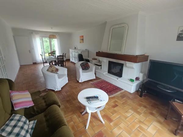 Maison de plain-pied, 4 chambres ,;Terrain arboré 3 00 m2