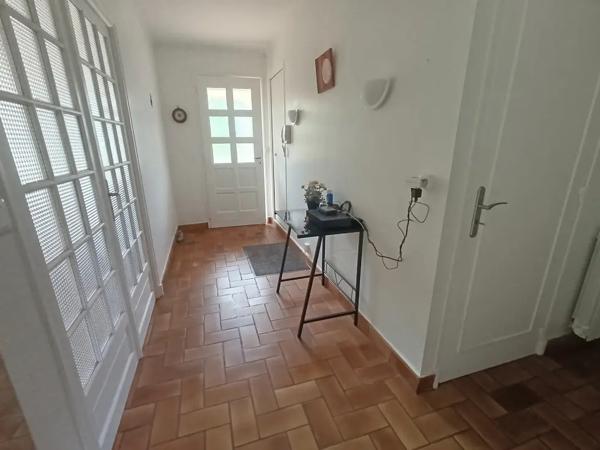 Maison de plain-pied, 4 chambres ,;Terrain arboré 3 00 m2