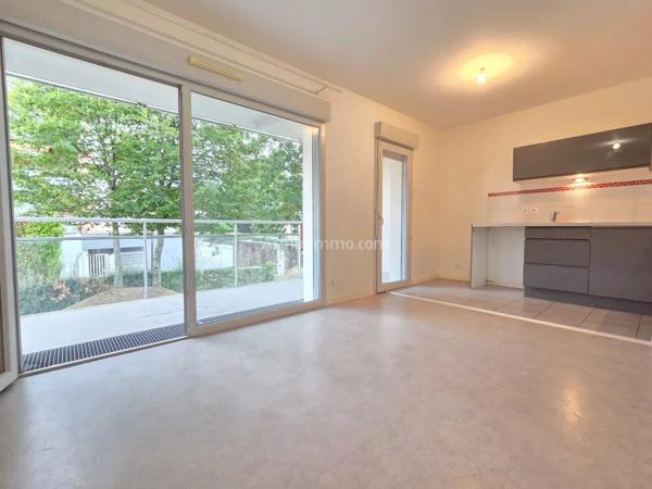 Vente                                                      Appartement
                        
                     3 pièces                      56 m2                     à Auray