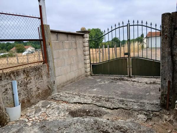 Petit prix, beau potentiel à saisir à Roumazière-Loubert !