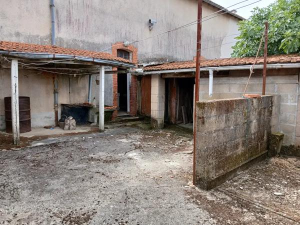 Petit prix, beau potentiel à saisir à Roumazière-Loubert !