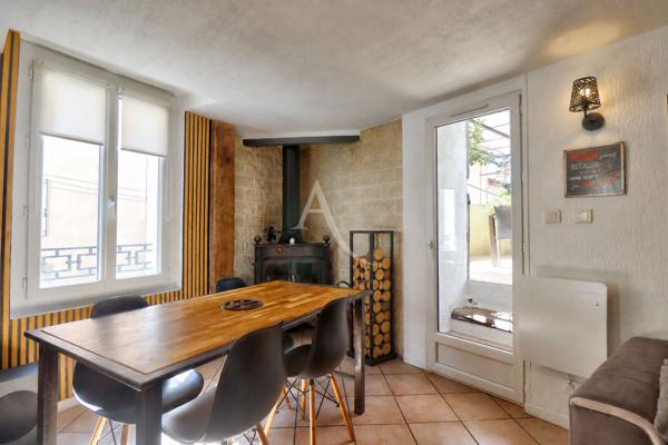 MAISON DE VILLAGE AVEC TERRASSE, GARAGES, CAVE A RIANS