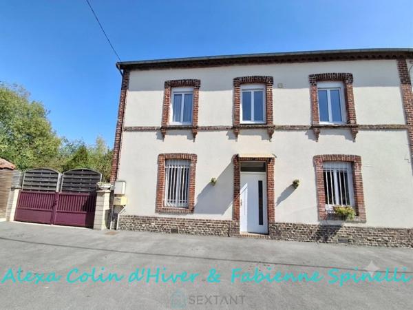 Maison rénovée offrant vie de plain pieds et bel extérieur à BELLEU
