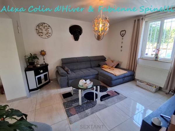Maison rénovée offrant vie de plain pieds et bel extérieur à BELLEU