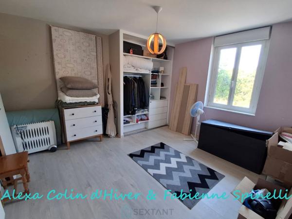 Maison rénovée offrant vie de plain pieds et bel extérieur à BELLEU