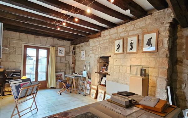 Immeuble à vendre    2 pièces •  Chinon