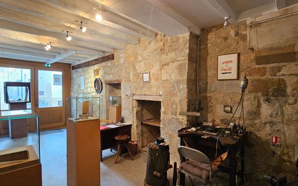 Immeuble à vendre    2 pièces •  Chinon