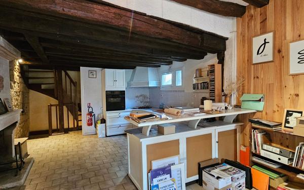 Immeuble à vendre    2 pièces •  Chinon