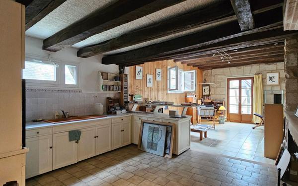 Immeuble à vendre    2 pièces •  Chinon