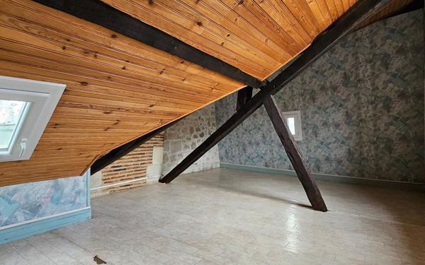 Immeuble à vendre    2 pièces •  Chinon