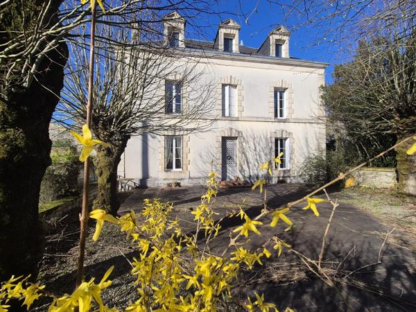 Maison - 8 pièces - 200 m²