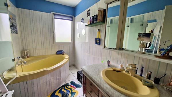 Belle demeure de 149 m² avec piscine et nombreuses dépendances !