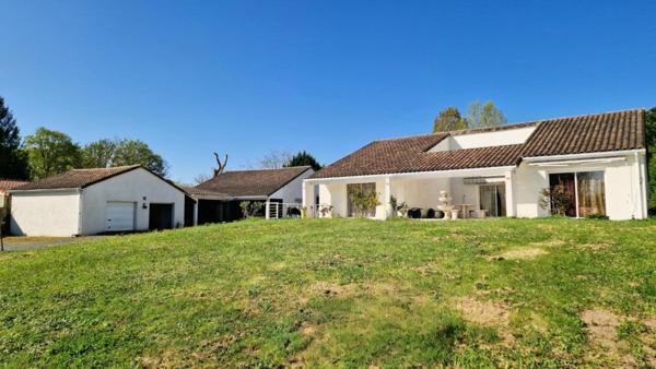 Belle demeure de 149 m² avec piscine et nombreuses dépendances !