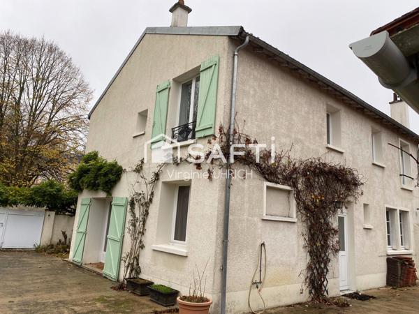 Maison de caractère, T6 , de 200 m2 sur un terrain paysager, à vendre au Manet