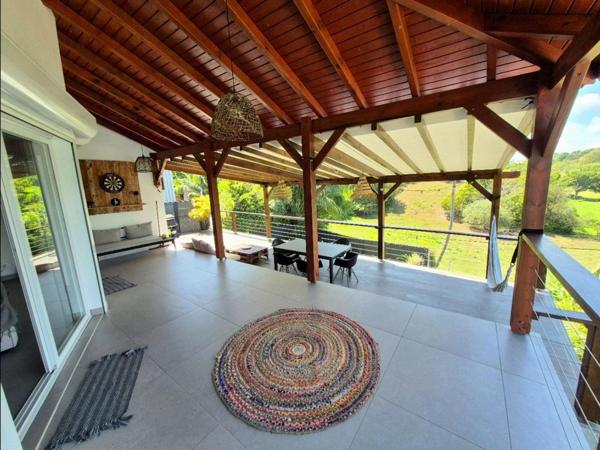 Villa d’Exception à Sainte-Anne – L’Art de Vivre en Harmonie avec la Nature