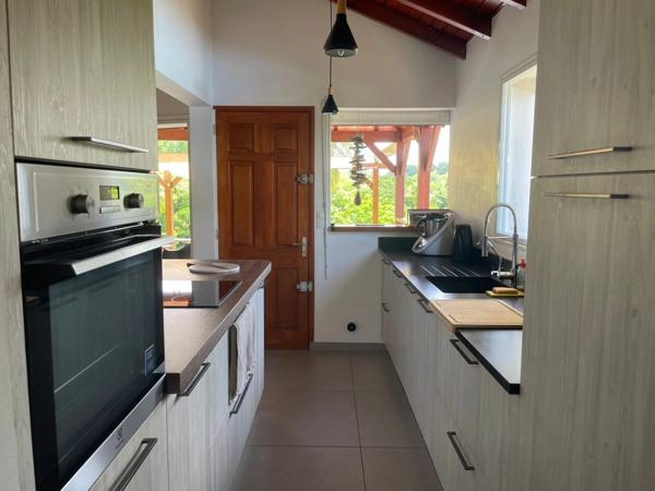 Villa d’Exception à Sainte-Anne – L’Art de Vivre en Harmonie avec la Nature
