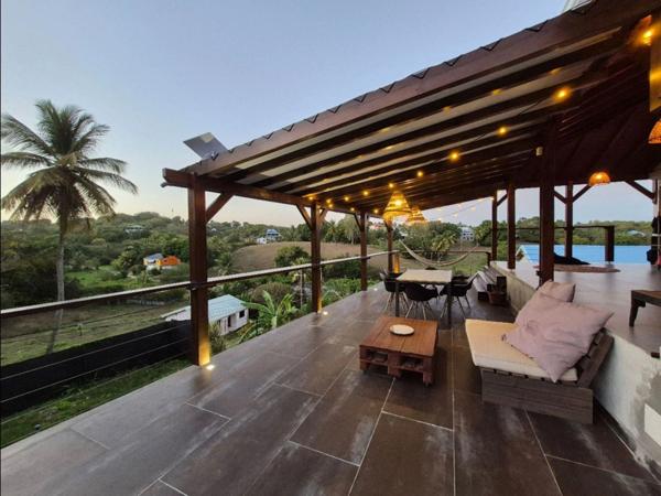 Villa d’Exception à Sainte-Anne – L’Art de Vivre en Harmonie avec la Nature