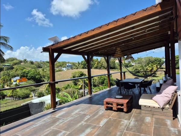 Villa d’Exception à Sainte-Anne – L’Art de Vivre en Harmonie avec la Nature
