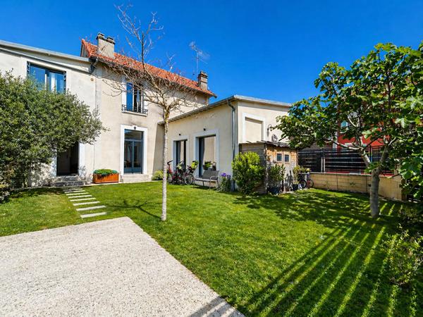 NANTERRE VIEUX-PONT - MAISON DE CHARME 124 M², JARDIN PLEIN SUD, POTENTIEL D'EXTENSION