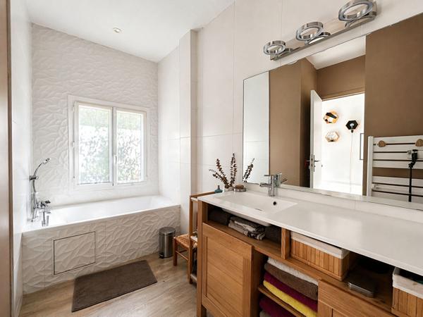 NANTERRE VIEUX-PONT - MAISON DE CHARME 124 M², JARDIN PLEIN SUD, POTENTIEL D'EXTENSION