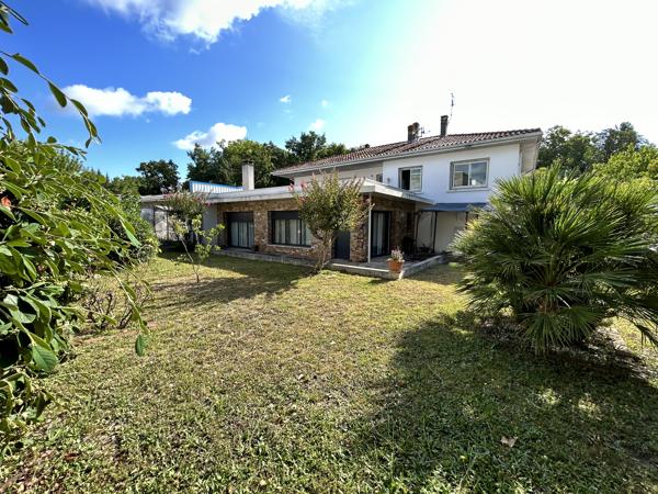 PESSAC Parc Camponac - Maison de 240m² sur une parcelle de 1100m²