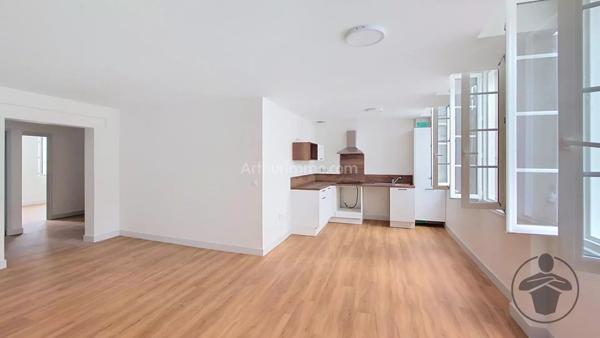 Location                                                      Appartement
                        
                     4 pièces                      80 m2                     à Coutras