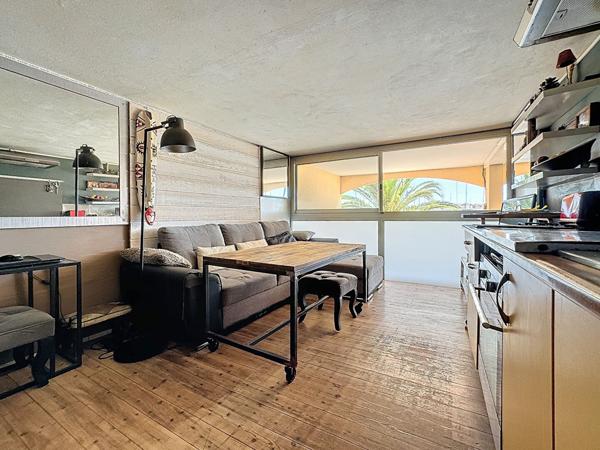 Local Commercial - Vue Imprenable sur le Port de Gruissan