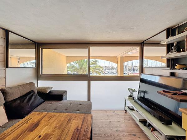 Local Commercial - Vue Imprenable sur le Port de Gruissan