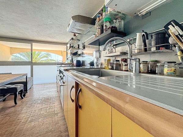 Local Commercial - Vue Imprenable sur le Port de Gruissan