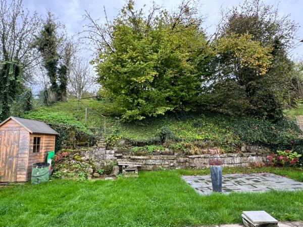 MAISON DE CARACTÈRE, TROIS - QUATRE CHAMBRES ET UN BUREAU