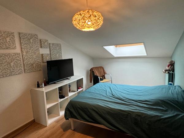 MAISON DE CARACTÈRE, TROIS - QUATRE CHAMBRES ET UN BUREAU