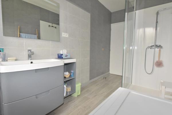 BELLE MAISON RENOVEE DANS UN SUPERBE CADRE