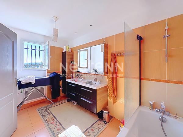 Villa contemporaine T5 de 105 m² avec terrasse, jardin & place de parking, Quartier Réveillon Narbonne 11100