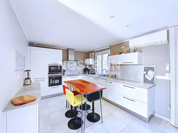 Villa contemporaine T5 de 105 m² avec terrasse, jardin & place de parking, Quartier Réveillon Narbonne 11100