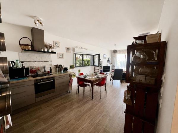 THEIX-NOYALO - Appartement T3 de 65 m² avec jardin privatif, terrasse, garage et cave