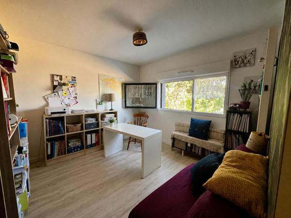 THEIX-NOYALO - Appartement T3 de 65 m² avec jardin privatif, terrasse, garage et cave