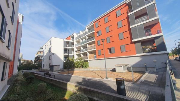 Toulouse 31300 Tramway ZENITH Agréable T3 Récent de 56.32 m2 Terrasse de 5.92m² - Cuisine équipée - parking sous sol