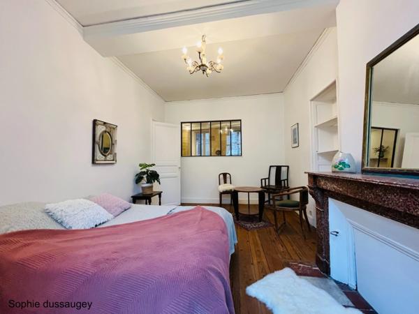 A vendre, Bordeaux centre historique, élégant appartement de 3 pièces d'environ 70 m²