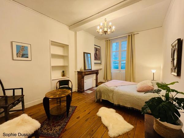 A vendre, Bordeaux centre historique, élégant appartement de 3 pièces d'environ 70 m²