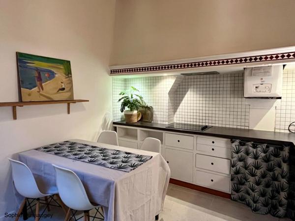 A vendre, Bordeaux centre historique, élégant appartement de 3 pièces d'environ 70 m²